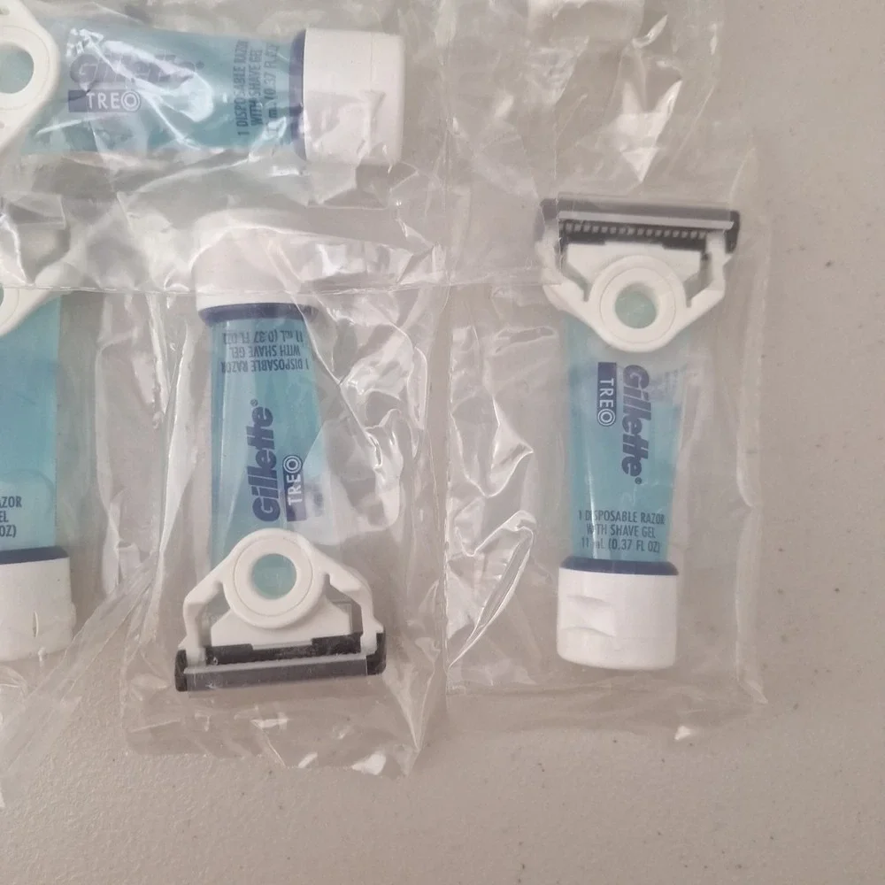 Gillette TREO Disposable‎ Razors With Built-in Shave Gel (9 ct.) NEW SEALED